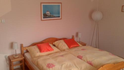 سرير أو أسرّة في غرفة في Apartment Provence