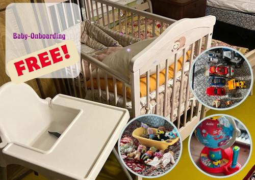 a crib full of toys on a table at Privaatne talu otse mere ääres in Tahkuranna