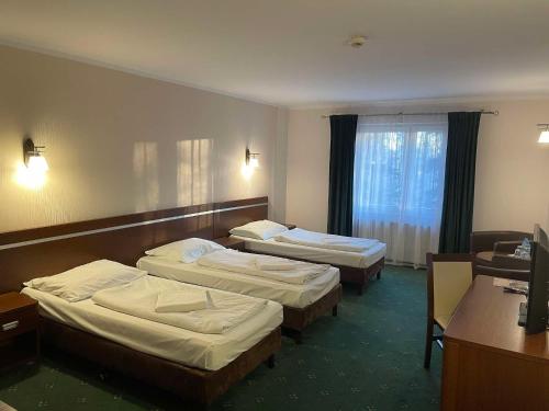 Ein Bett oder Betten in einem Zimmer der Unterkunft Trojak Mysłowice