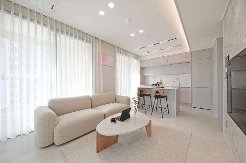 Cuisine ou kitchenette dans l'établissement Sota Suite Busan Seomyeon
