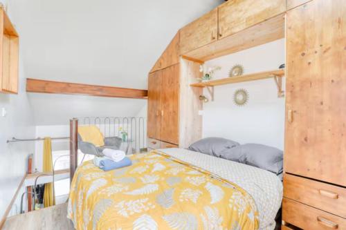 Postel nebo postele na pokoji v ubytování Sunny Suite-proche Paris & Disney