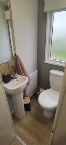 Ένα μπάνιο στο Big Boss Caravan-Camber Sands,Sleep 8, Free Wi-Fi, Netflix, Parking