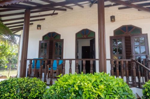 Ein Garten an der Unterkunft Serenity Beach Cabanas