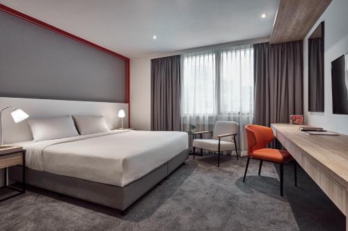 Un ou plusieurs lits dans un hébergement de l'établissement Metro Y Hotel Singapore