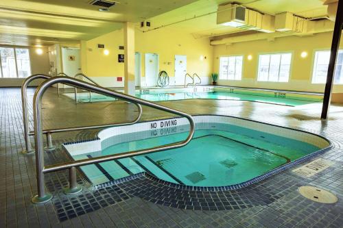 Piscine de l'établissement Ramada by Wyndham Cranbrook ou située à proximité