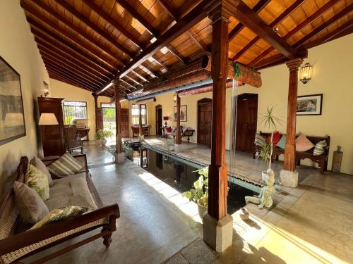 Гостиная зона в Samudrawasa Luxury Colonial Villa & Beach House
