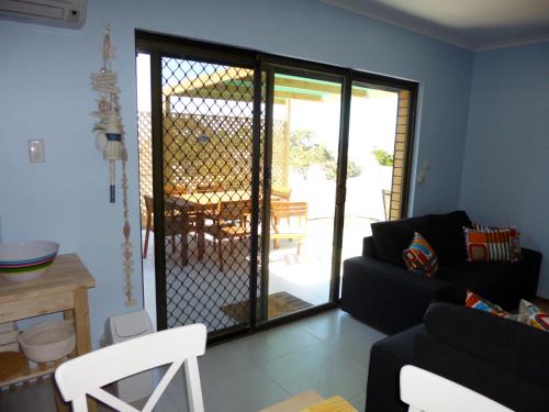 Area soggiorno di Salty Air Apartments Kingscote Kangaroo Island