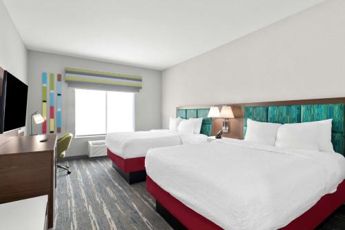 Postel nebo postele na pokoji v ubytování Hampton Inn & Suites Sherman