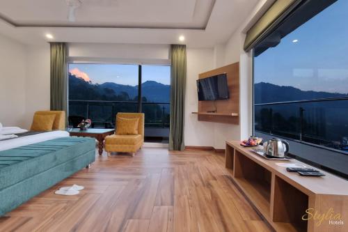 Nespecifikovaný výhled na hory nebo výhled na hory při pohledu z hotelu