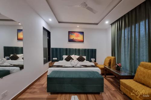 Postel nebo postele na pokoji v ubytování Hotel Moonglade By Royal Stays Dalhousie