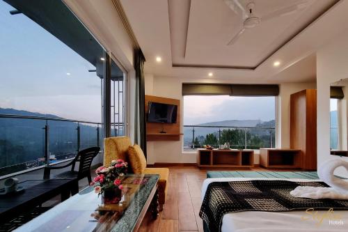 TV a/nebo společenská místnost v ubytování Hotel Moonglade By Royal Stays Dalhousie