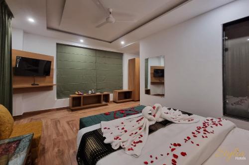 Postel nebo postele na pokoji v ubytování Hotel Moonglade By Royal Stays Dalhousie