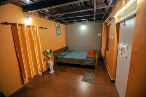 a small room with a bed and a hallway at Swasta Homestays Wayanad in Kaniyāmbetta