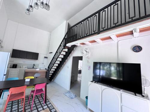 a kitchen with a staircase and a table and chairs at Chiangmai Courtyard Residence บ้านสวนสวย บ้านถวาย in Bān Sawan