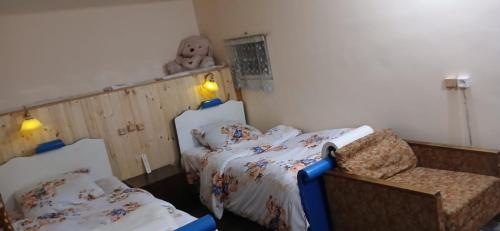 Una cama o camas en una habitación de Rossi Rest House