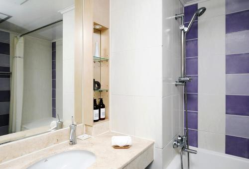 Koupelna v ubytování Bloom Hotel