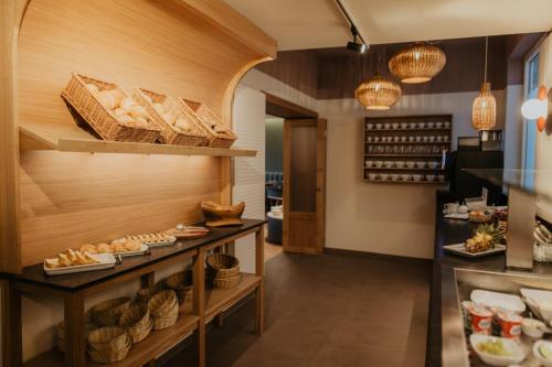 a bakery with breads and baskets on display at Hotel Am Turm in Kaufbeuren