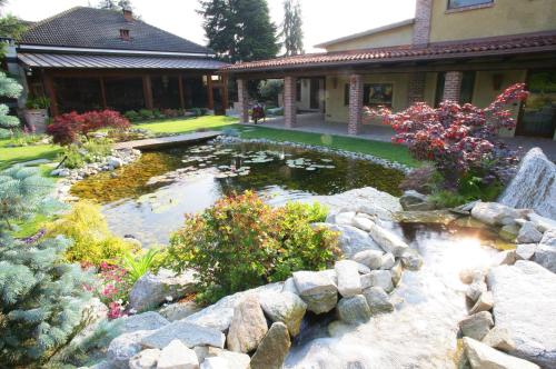 a pond in the yard of a house at Le Soleil in Vigone