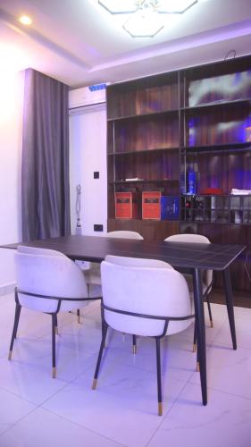 Zona de estar de Bay Residence Cozy4BR Haven Awka