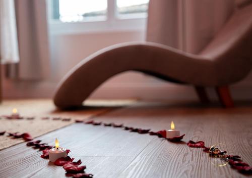 a group of candles and roses on the floor at L'Ecrin d'Albi - Love Room - 1 chambre in Albi