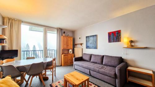 Résidence Vega - Studio lumineux · Proche des pistes et des commerces · Balcon MAE-1641