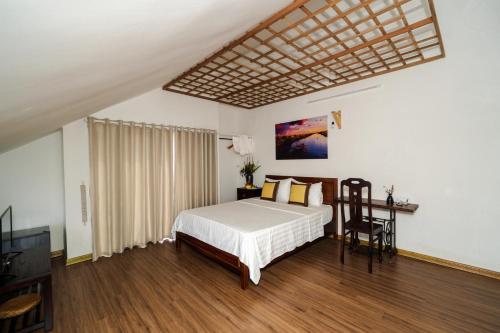 Katil atau katil-katil dalam bilik di Autumn Bay Riverside Villa