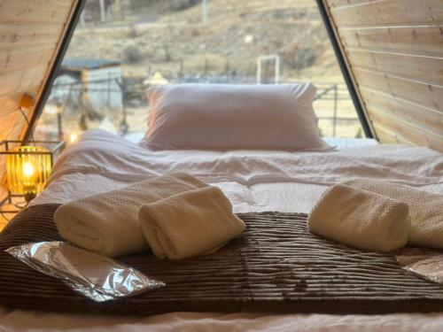 Voodi või voodid majutusasutuse Vardzia Glamping toas