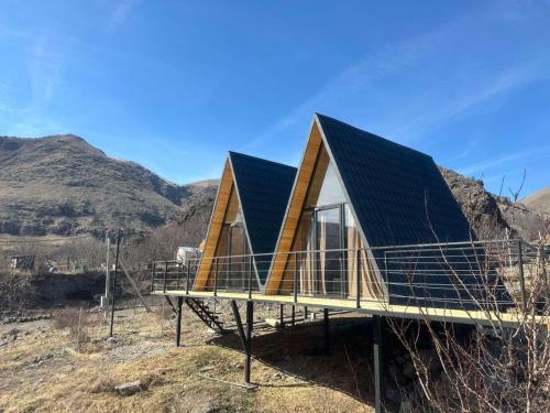 Üldine mäevaade või majutusasutusest Vardzia Glamping pildistatud vaade