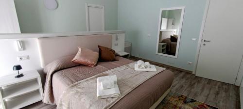 a bedroom with a bed with two towels on it at CaLaDream B&B in Trebisacce