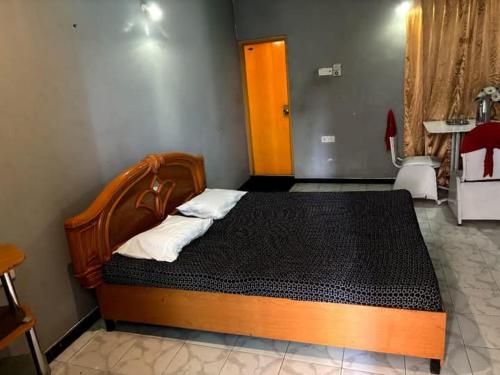 Una cama o camas en una habitación de Pramod land