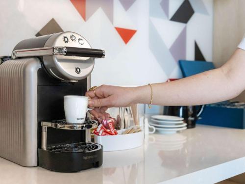 Tetera y cafetera en Mercure Toulouse Sud