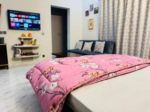 Postel nebo postele na pokoji v ubytování Jungle Retreat Pir Sohawa