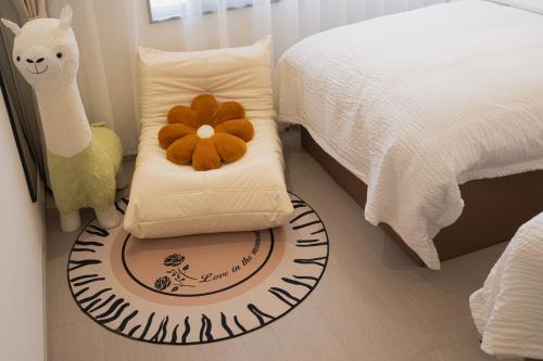a teddy bear sitting on a chair in a bedroom at 一花一树音影民宿Tian Men mountian Branch in Wangjiazhai
