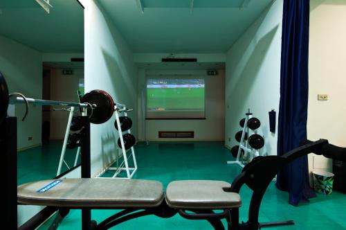a room with a gym with a simulator at Hotel Mec in Milan