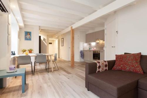 a living room with a couch and a table at Lovely 4P-apt near Canals - Utrecht City Centre in Utrecht