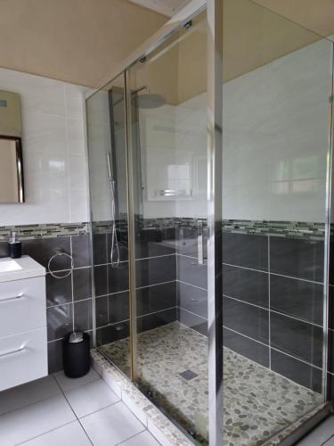 Ένα μπάνιο στο Appartement Maïmouna