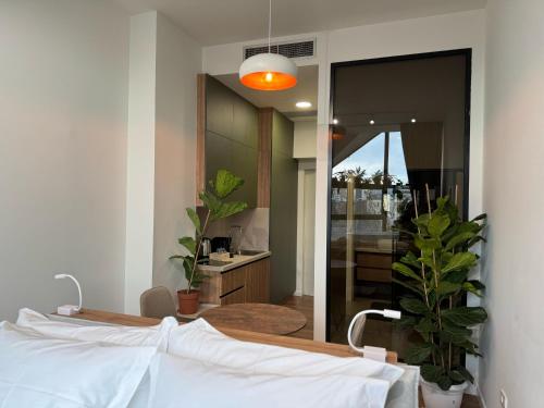 Postel nebo postele na pokoji v ubytování Moonlight Apartments Tirana