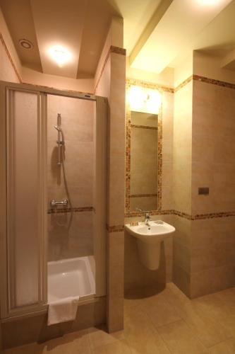 a bathroom with a shower and a sink at Centrum Green Hill Business & SPA in Wisła