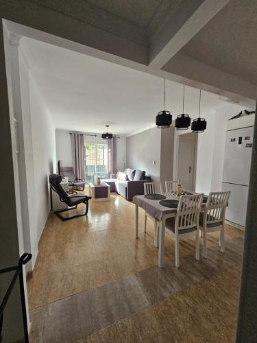 a living room with a table and chairs and a couch at Apartamento en Salobreña in Salobreña