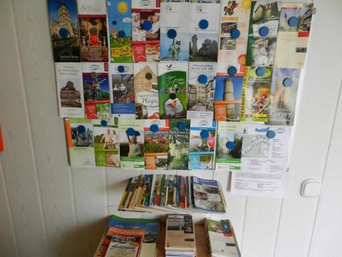 a wall with a bunch of books and posters at Ferienwohnung Preiser In Schieder Schwalenberg in Schieder-Schwalenberg