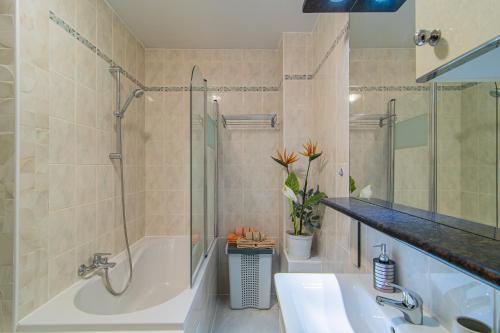Flexible SelfCheckIns 91 - Zagreb - Parking - Loggia - 2 Bedrooms