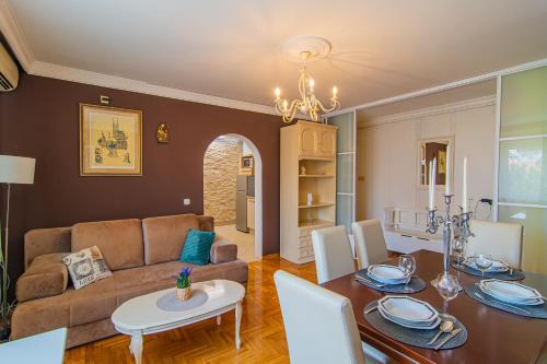 Flexible SelfCheckIns 91 - Zagreb - Parking - Loggia - 2 Bedrooms