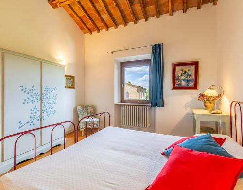 a bedroom with a large bed and a window at Agriturismo Tenuta il Tasso in Rapolano Terme