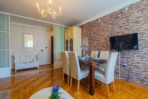 Flexible SelfCheckIns 91 - Zagreb - Parking - Loggia - 2 Bedrooms