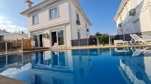 Πισίνα στο ή κοντά στο Villas with Pool, Turkish Bath & Forest View near Antalya