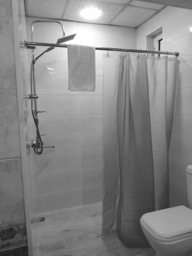 Bilik mandi di Voyage Boutique Hotel