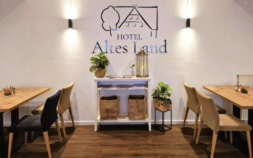 Un restaurante u otro lugar para comer en Hotel Altes Land