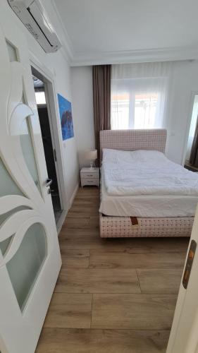 Ένα ή περισσότερα κρεβάτια σε δωμάτιο στο Villas with Pool, Turkish Bath & Forest View near Antalya