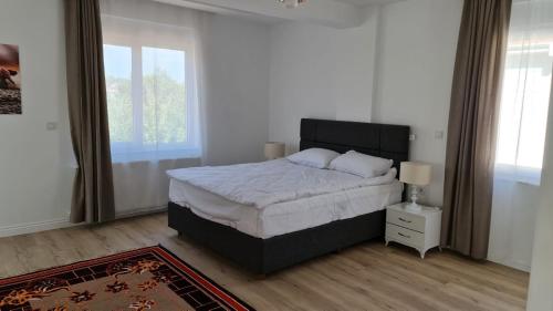 Ένα ή περισσότερα κρεβάτια σε δωμάτιο στο Villas with Pool, Turkish Bath & Forest View near Antalya
