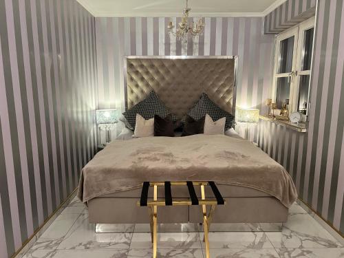 a bedroom with a large bed and a table at Classico Uno in Meckenbeuren